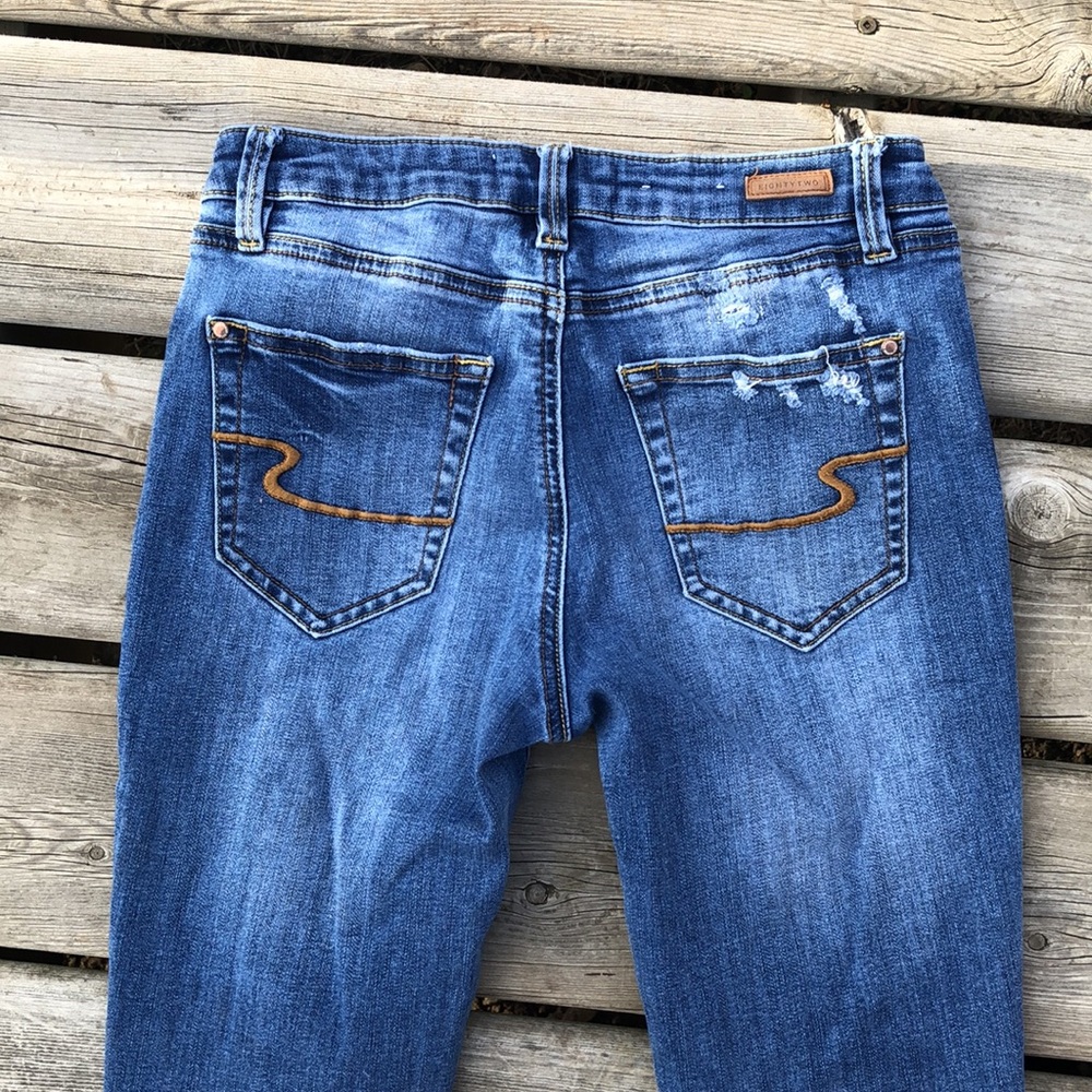 Eighty-Two Denim Distressed Jeans - Picture 7 of 10